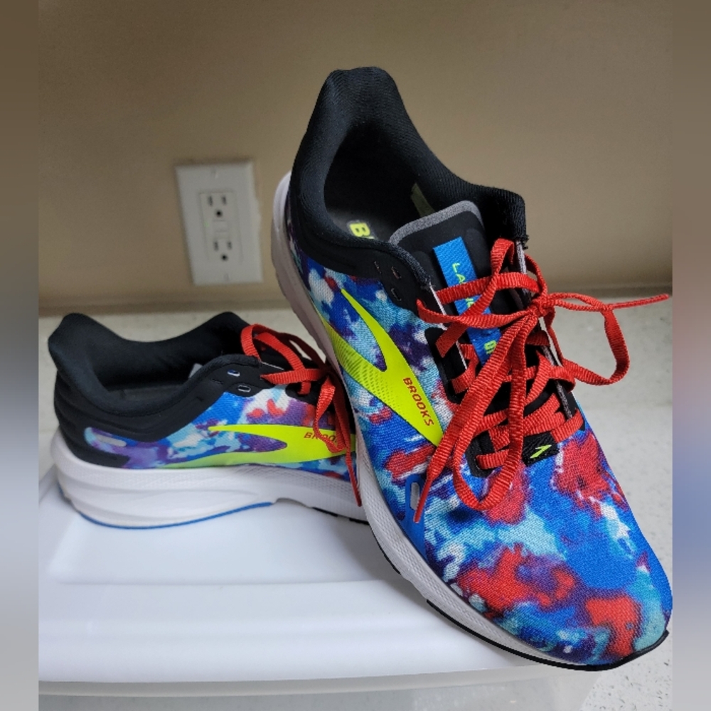 Brooks Sneakers - Picture 2 of 5